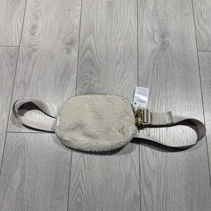 Lululemon Everywhere Belt Bag *Fleece